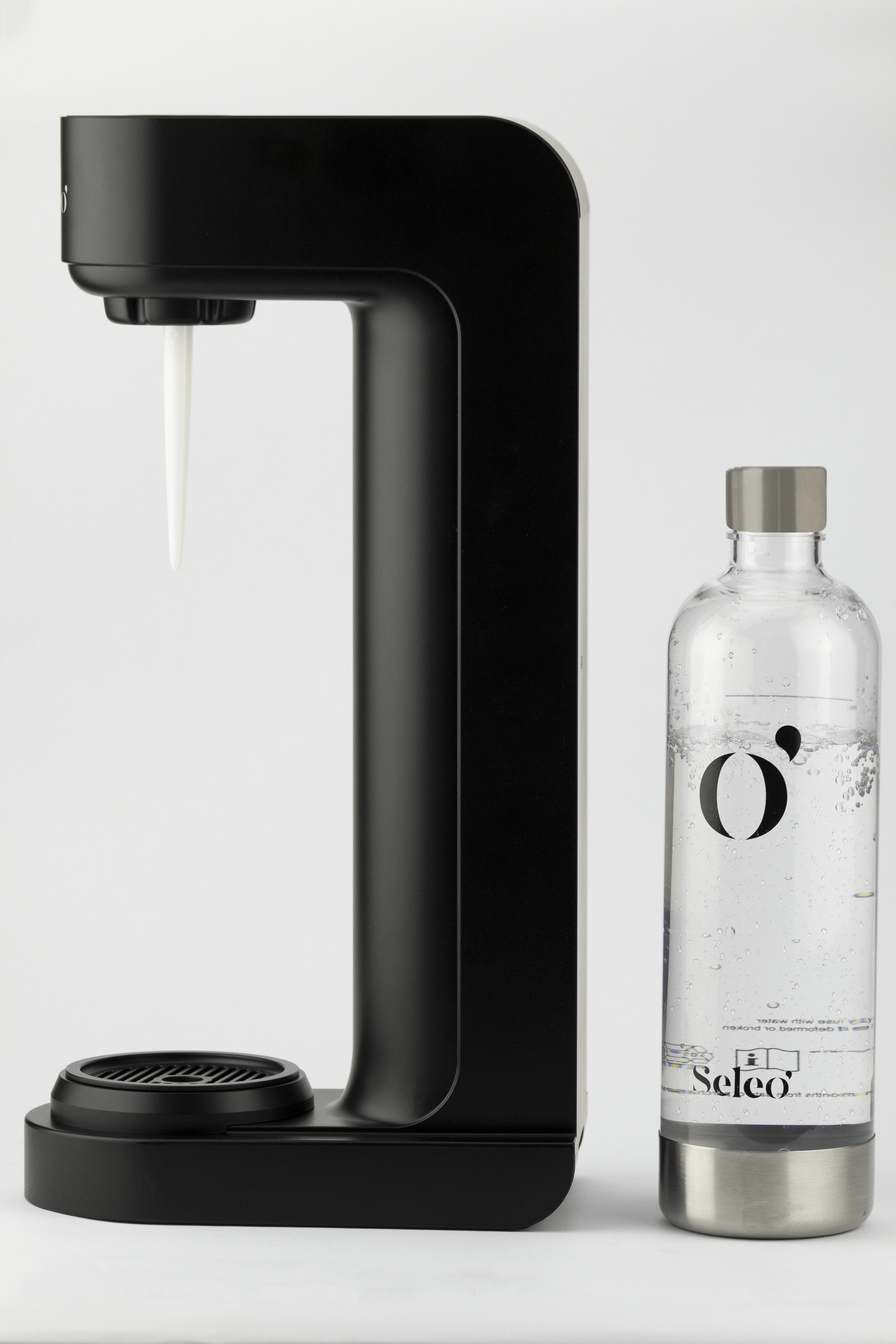 Lumi Matte Black soda maker – full product view
