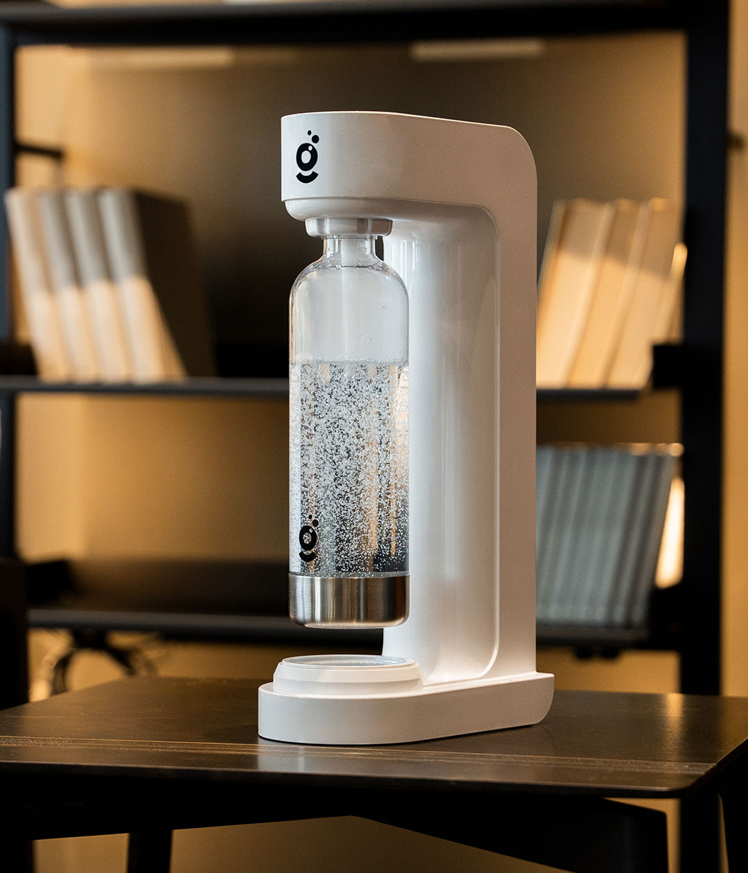 Lumi white soda maker – carbonation button detail