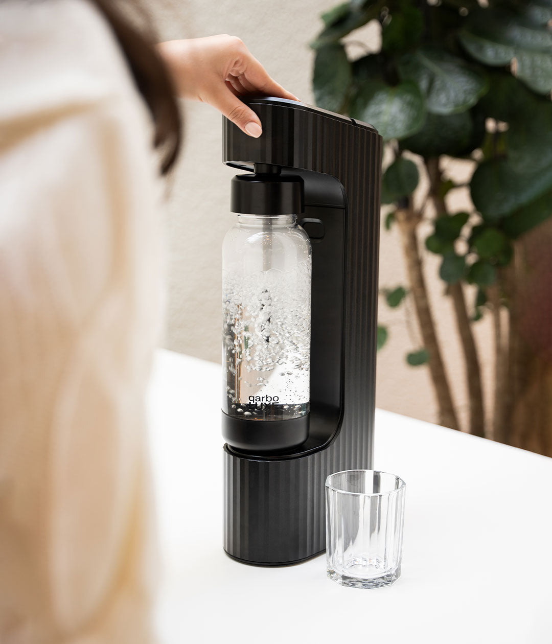 Qarbo black soda maker – pressure release cap detail