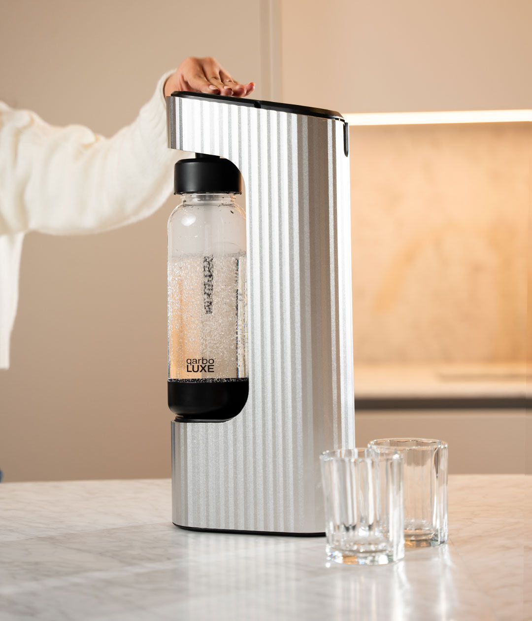Qarbo silver water carbonator – bottle locking detail