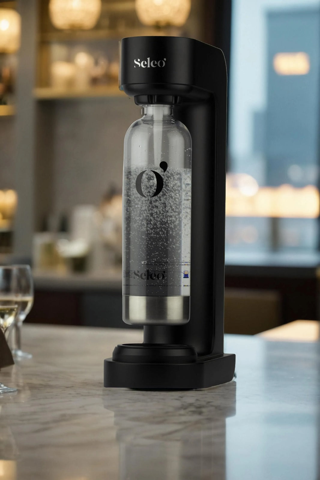 Lumi Matte Black soda maker – bottle attachment detail